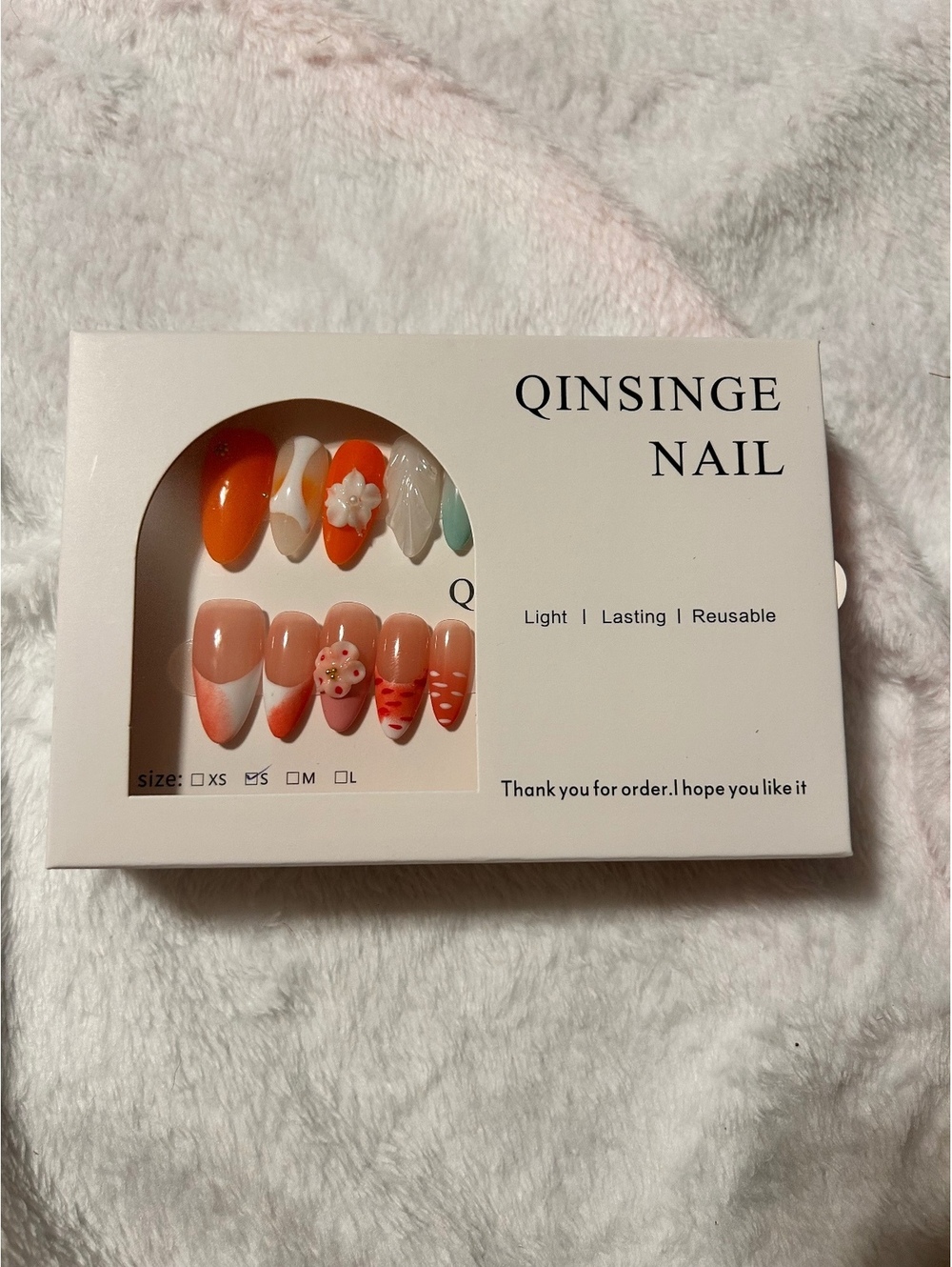 QINSINGE Press-On Nail Set with Floral and Orange Design